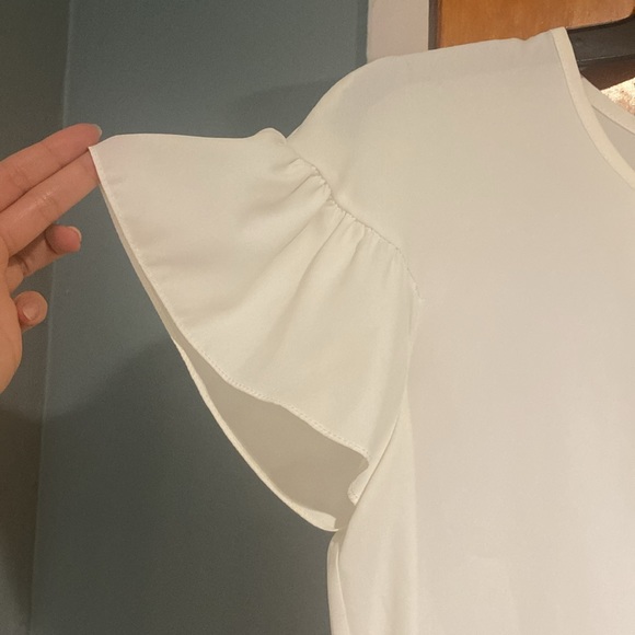 White ruffle sleeved blouse - Picture 2 of 3